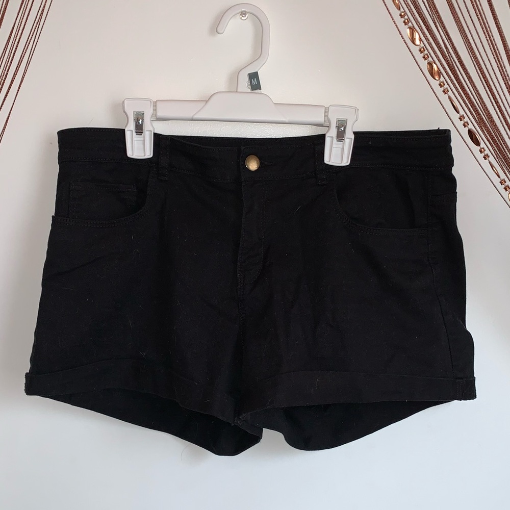 🖤Mid-Rise Basic Shorts🖤